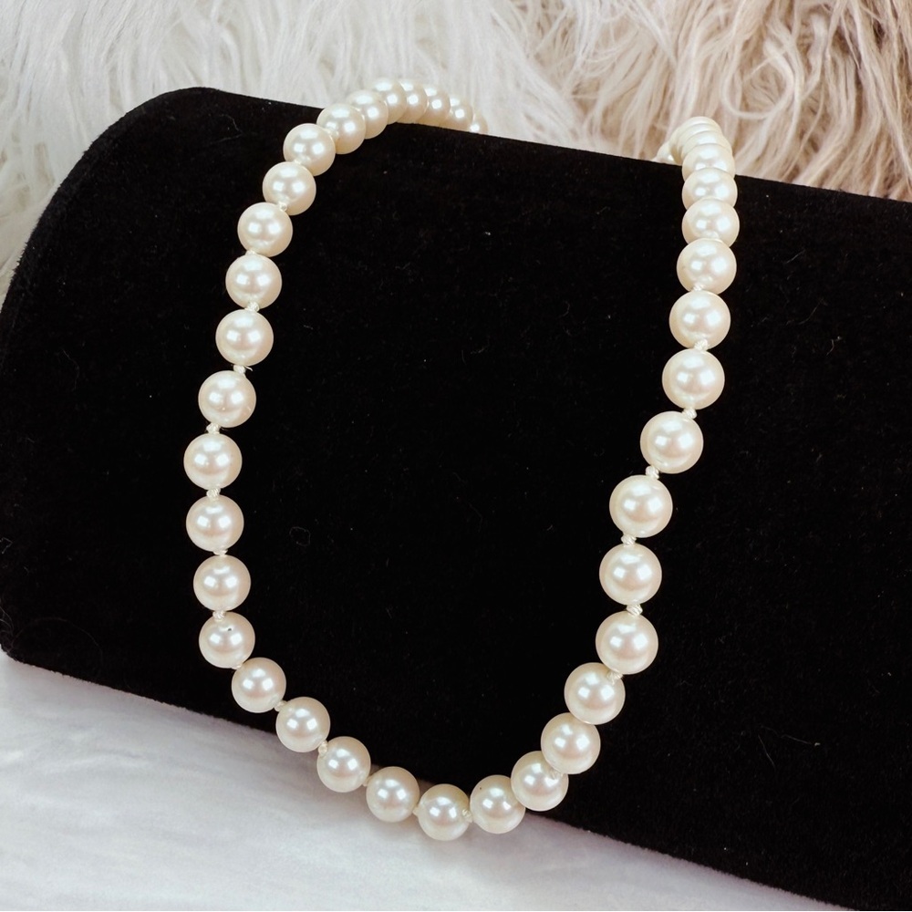 Vintage Silvertone and pearl necklace